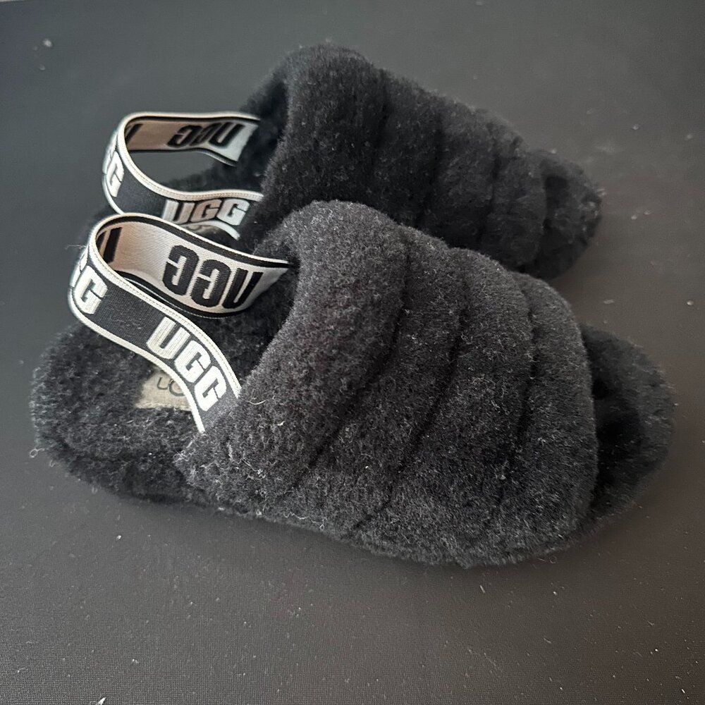 GUC, Women's Ugg slippers/sandals, black furry, size 6
